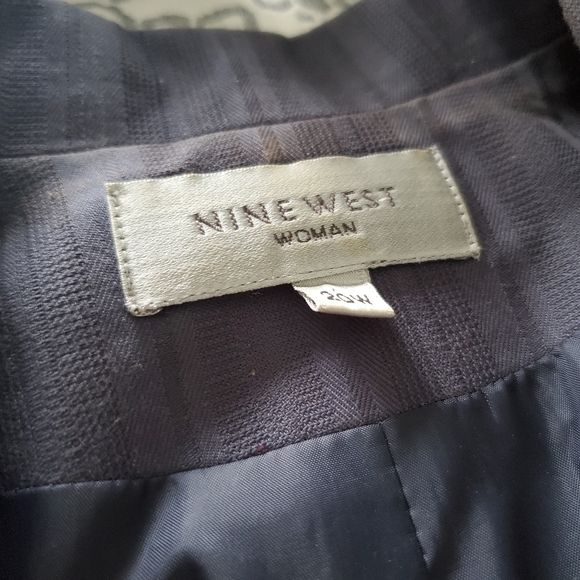 A blazer - Picture 2 of 3